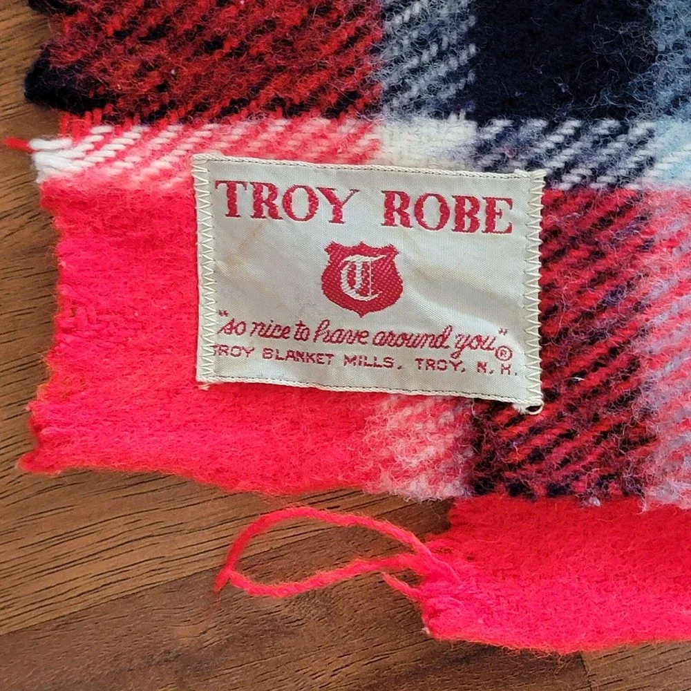 Vintage Tory Robe Unisex‎ Navy Red Wool Plaid Winter Blanket Size 53 x 61.5